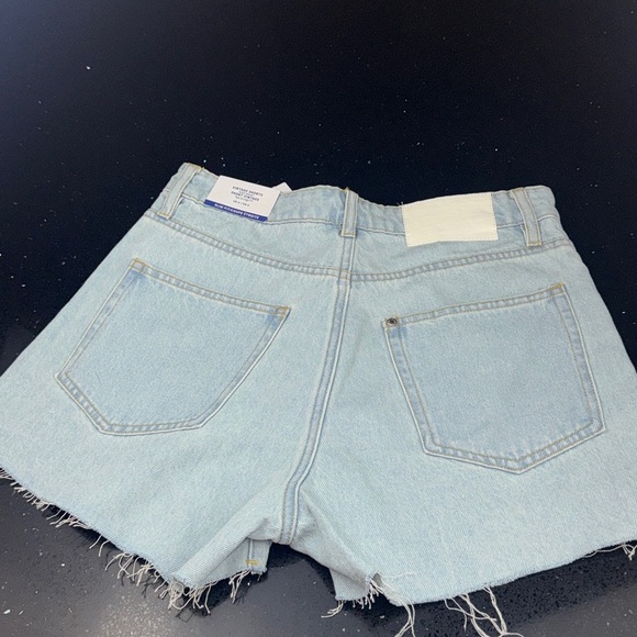 Short H&M Blue Jean Shorts Classic Cut-Off Style - Picture 6 of 7